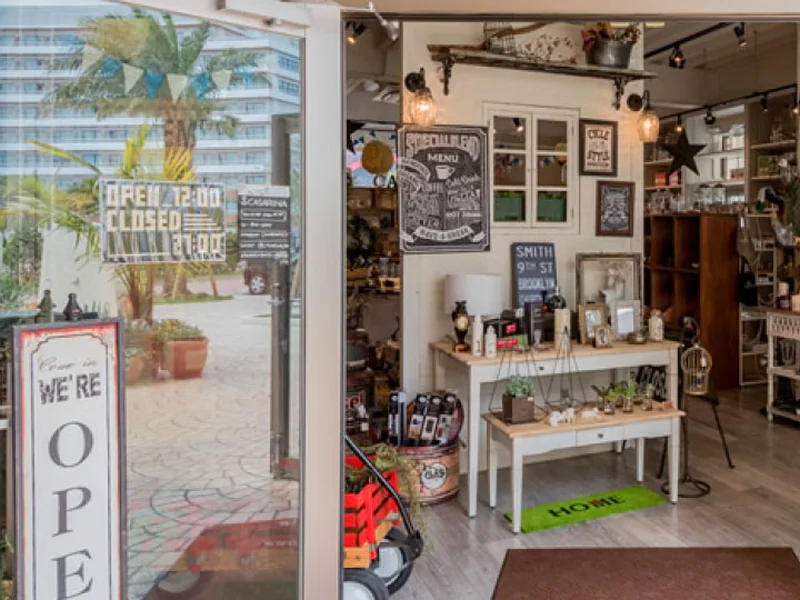 CASARINA の店頭